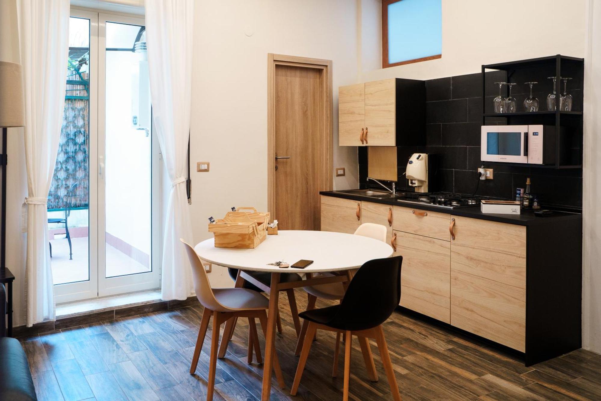 Chiatamone Relais Apartment เนเปิลส์ ภายนอก รูปภาพ