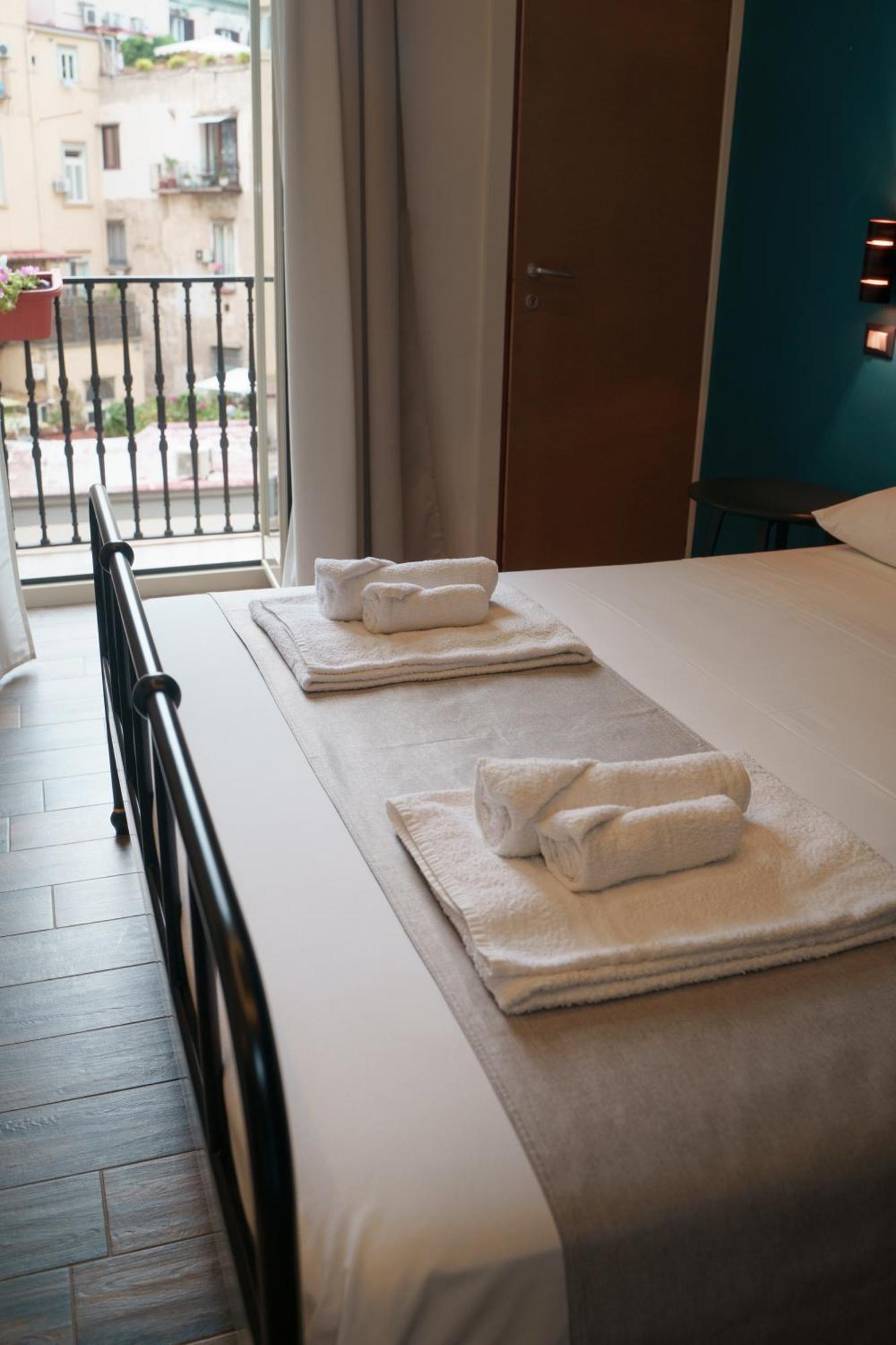 Chiatamone Relais Apartment เนเปิลส์ ภายนอก รูปภาพ