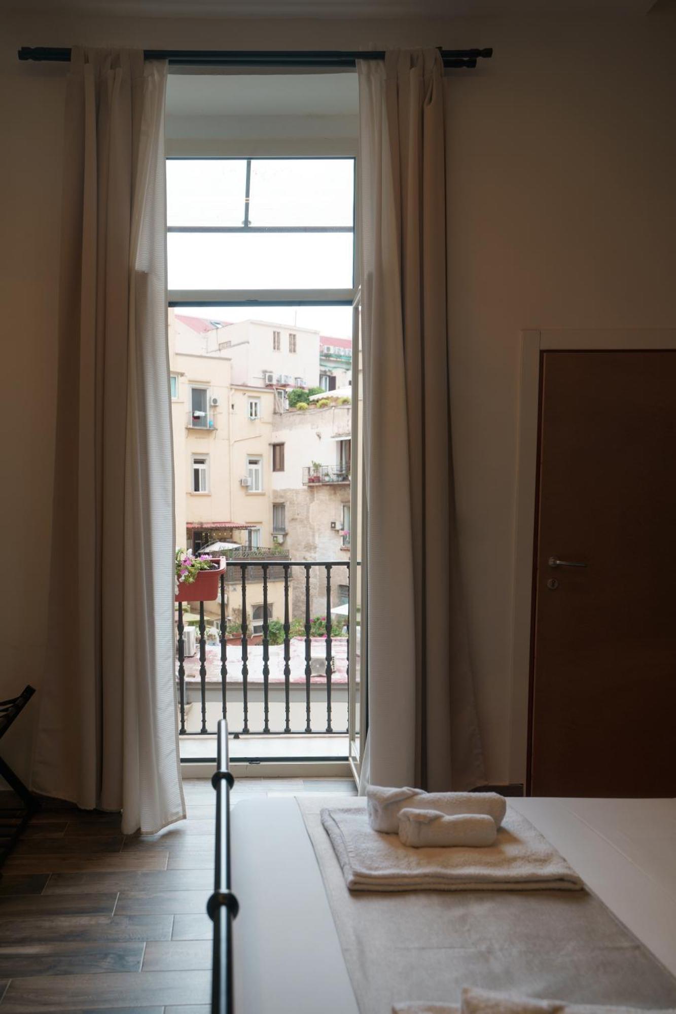 Chiatamone Relais Apartment เนเปิลส์ ภายนอก รูปภาพ