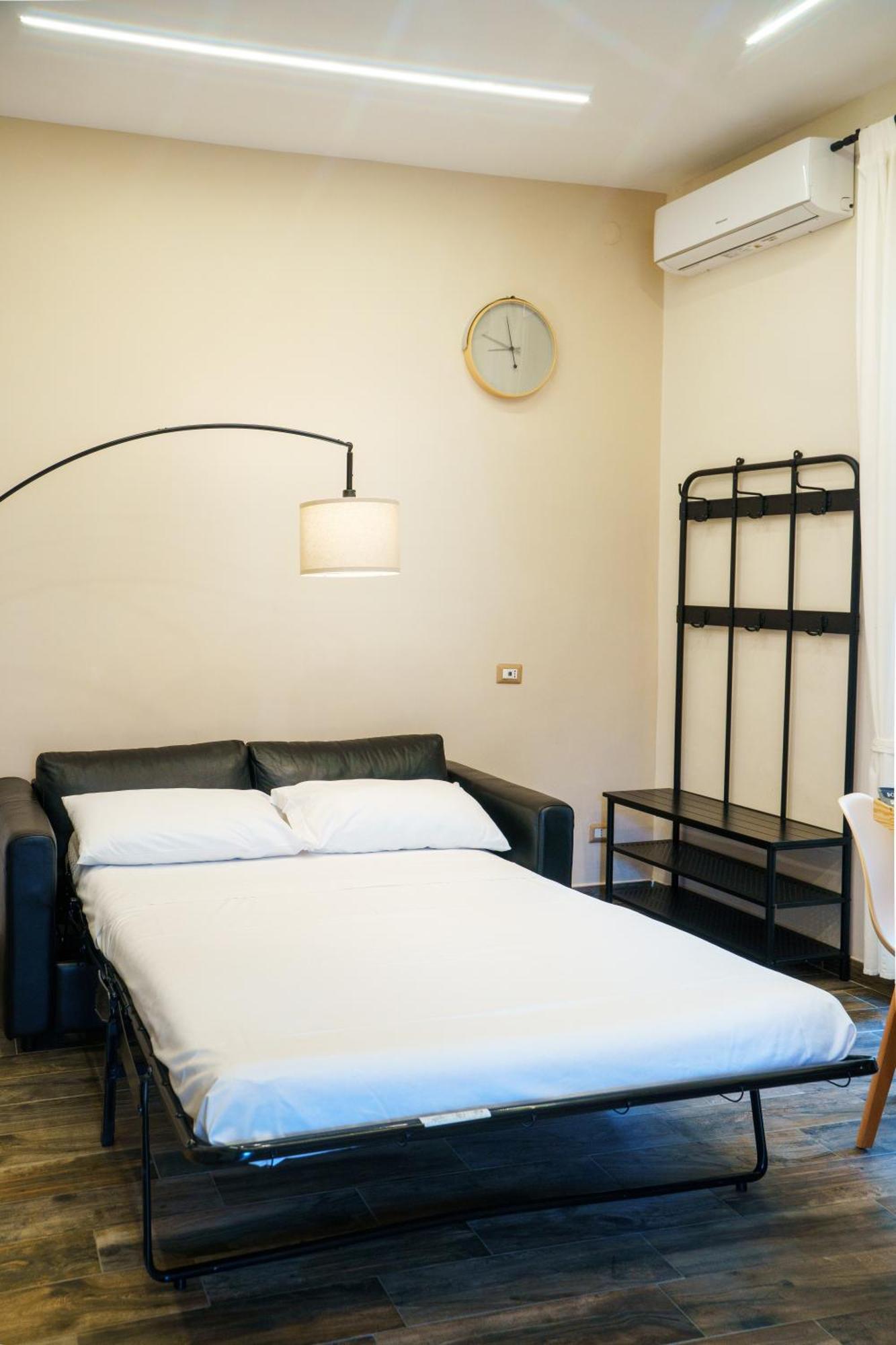 Chiatamone Relais Apartment เนเปิลส์ ภายนอก รูปภาพ